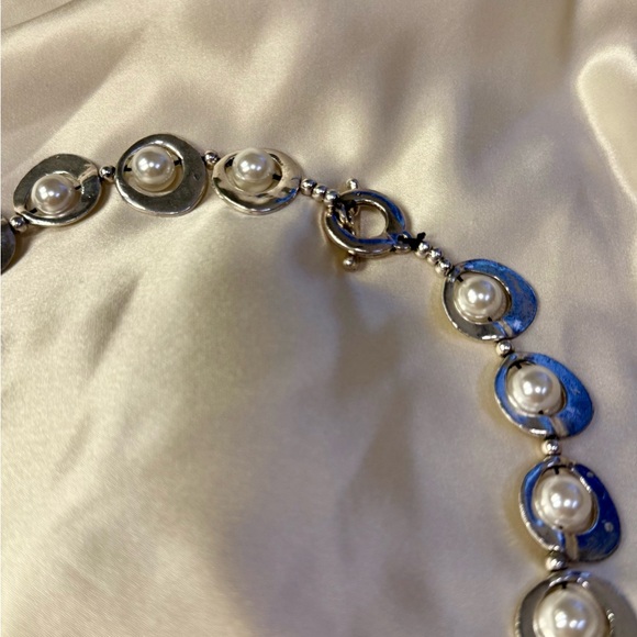 Vintage Silver Tone and Pearl Necklace - Picture 2 of 3